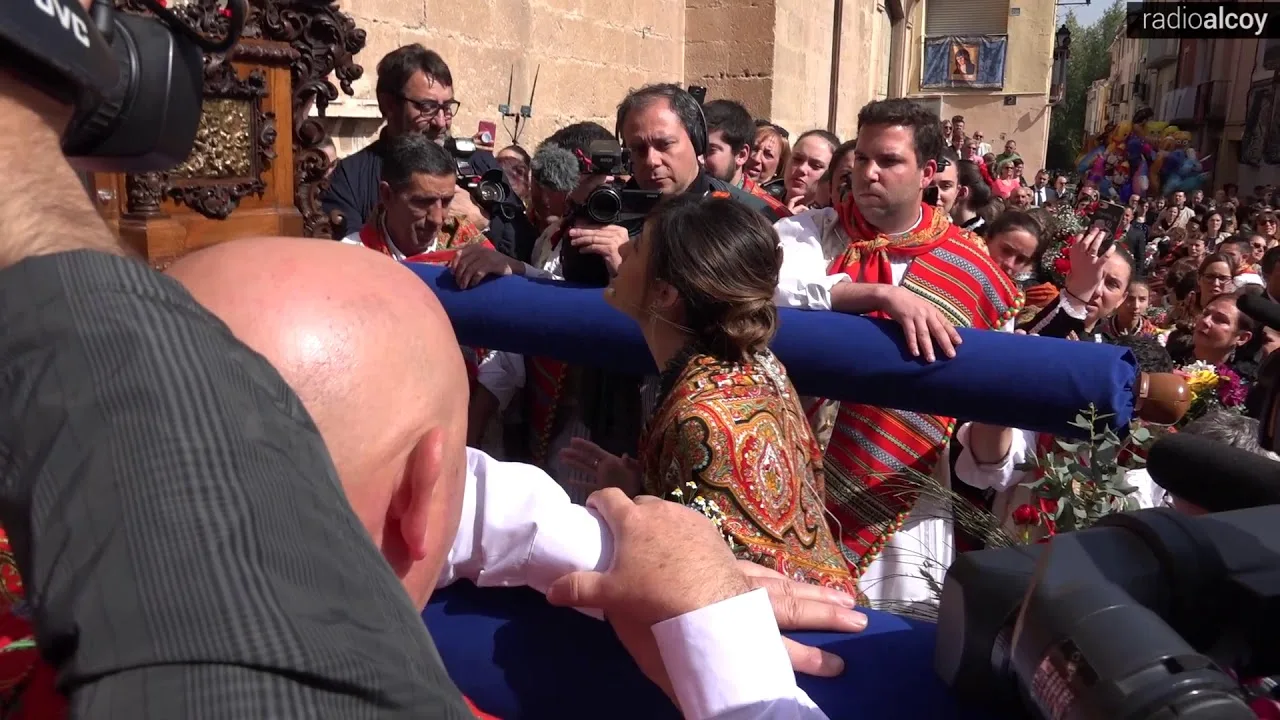 Descubre la tradición y turismo en la festividad de La Mare de Déu del Milagre en Cocentaina